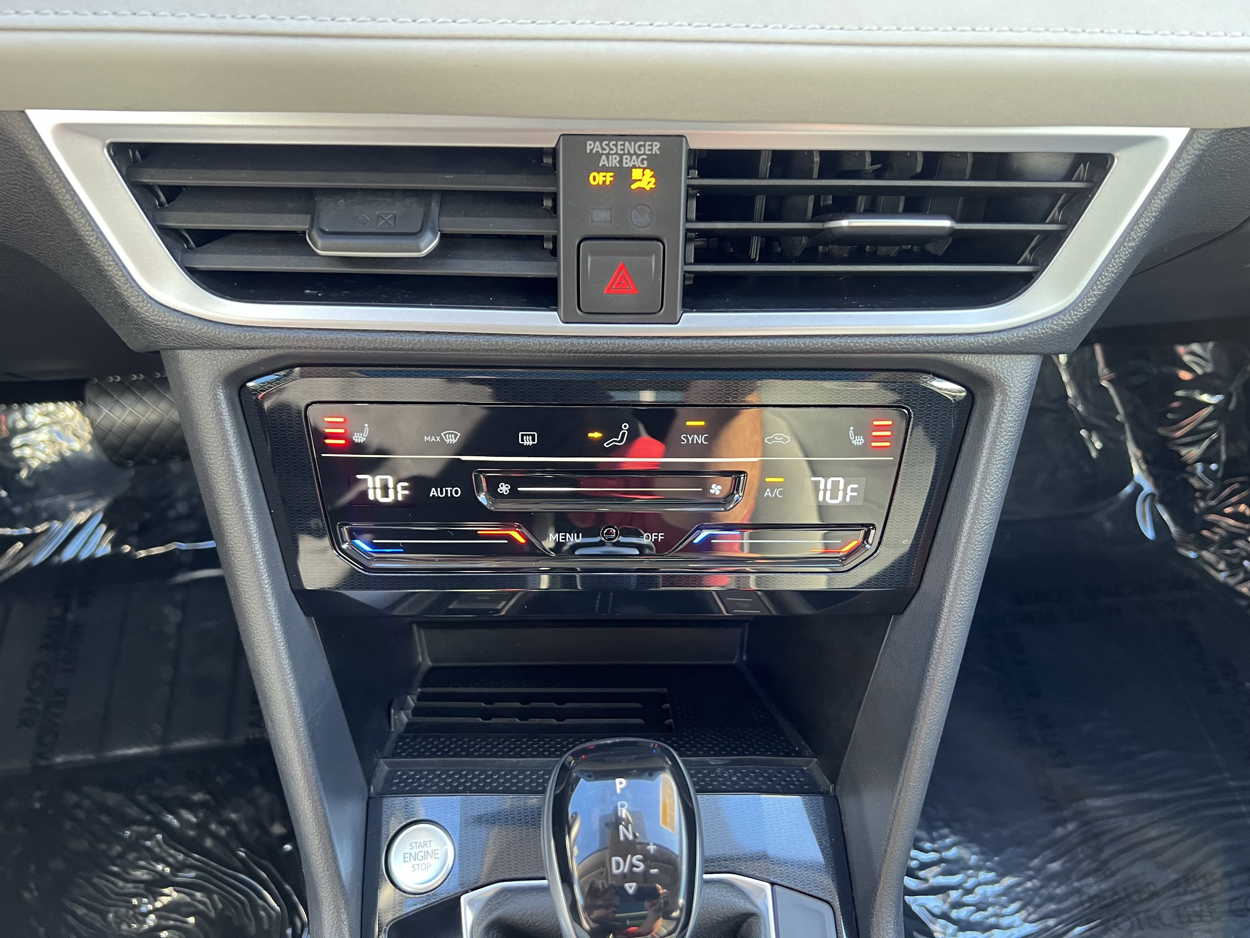 2026 Volkswagen Taos SE w/panoramic sunroof