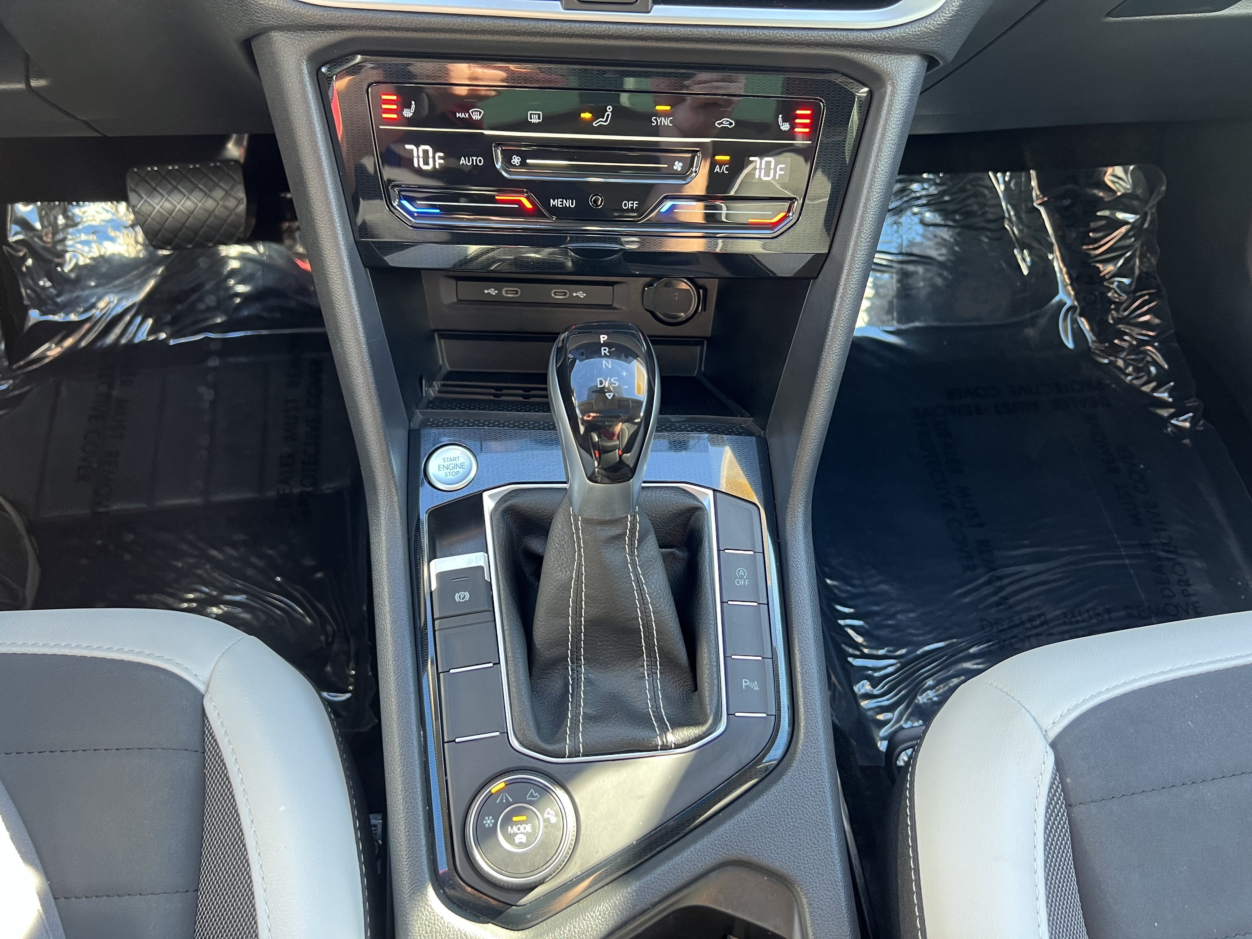 2026 Volkswagen Taos SE w/panoramic sunroof