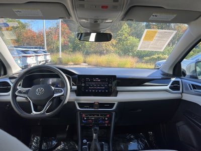 2026 Volkswagen Taos SE w/panoramic sunroof