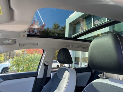 2026 Volkswagen Taos SE w/panoramic sunroof