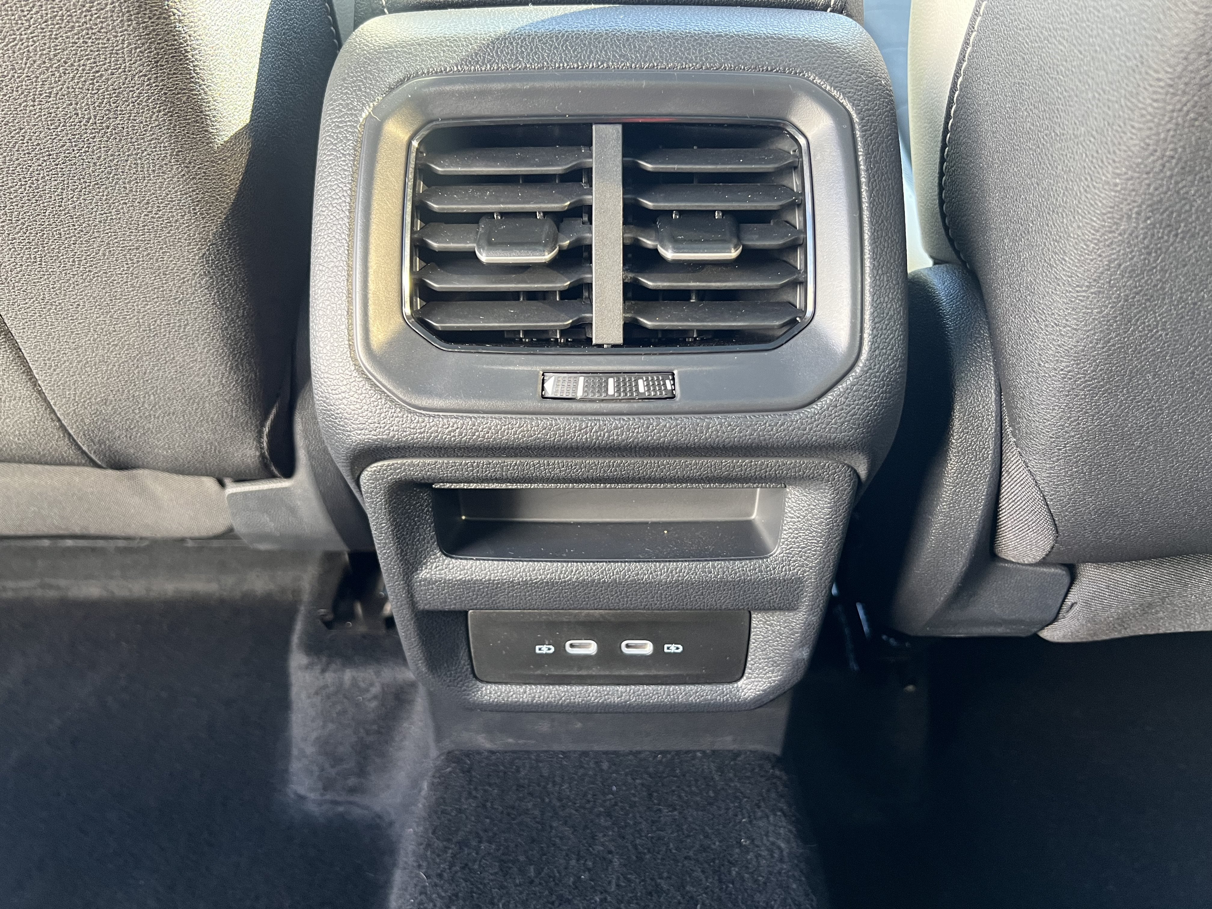 2026 Volkswagen Taos SE w/panoramic sunroof