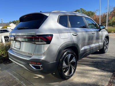 2026 Volkswagen Taos SE w/panoramic sunroof