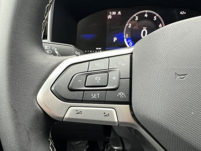 2025 Volkswagen Taos SE w/panoramic sunroof
