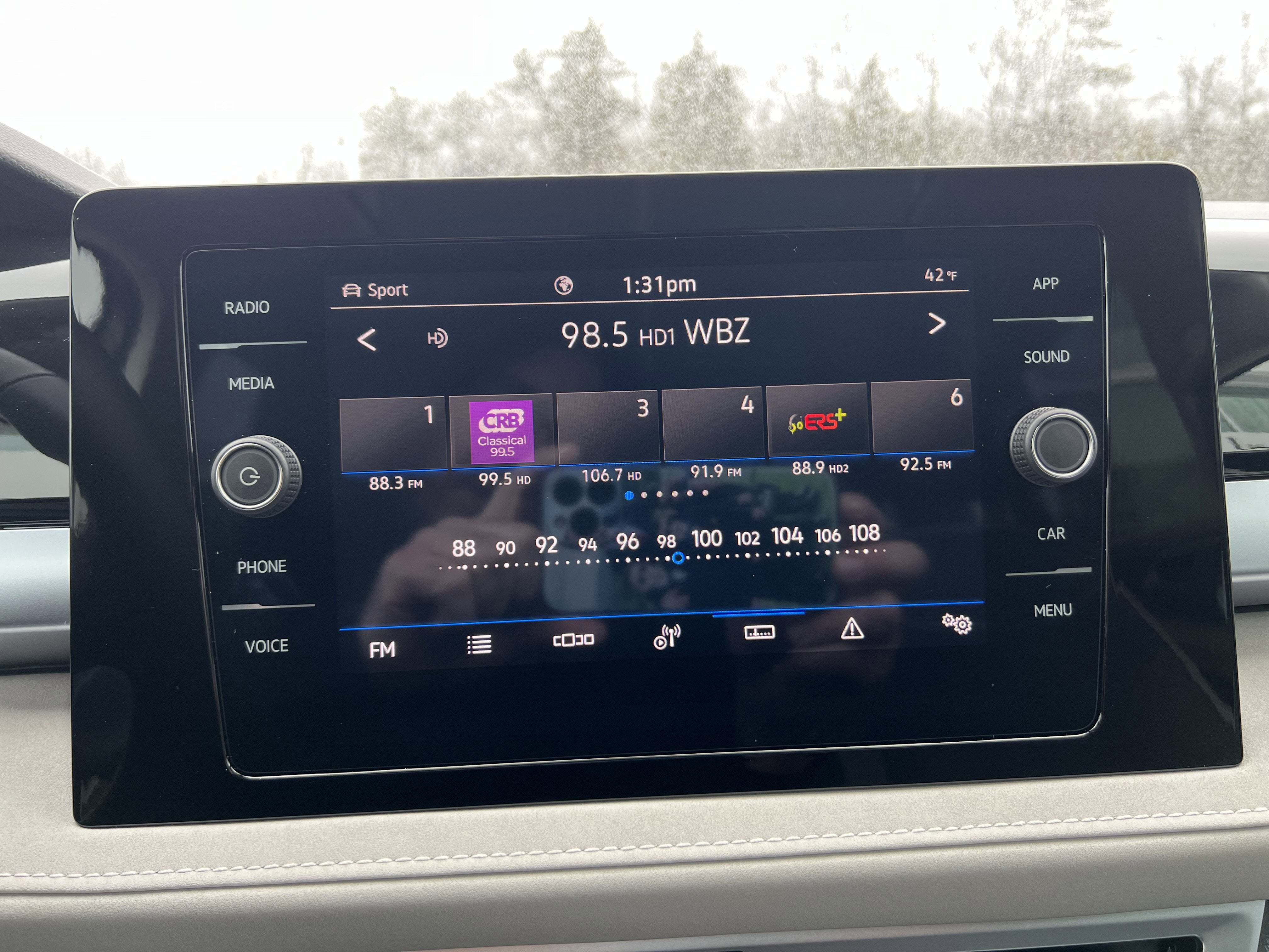 2025 Volkswagen Taos SE w/panoramic sunroof