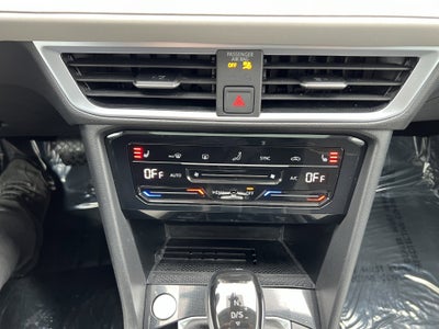 2025 Volkswagen Taos SE w/panoramic sunroof