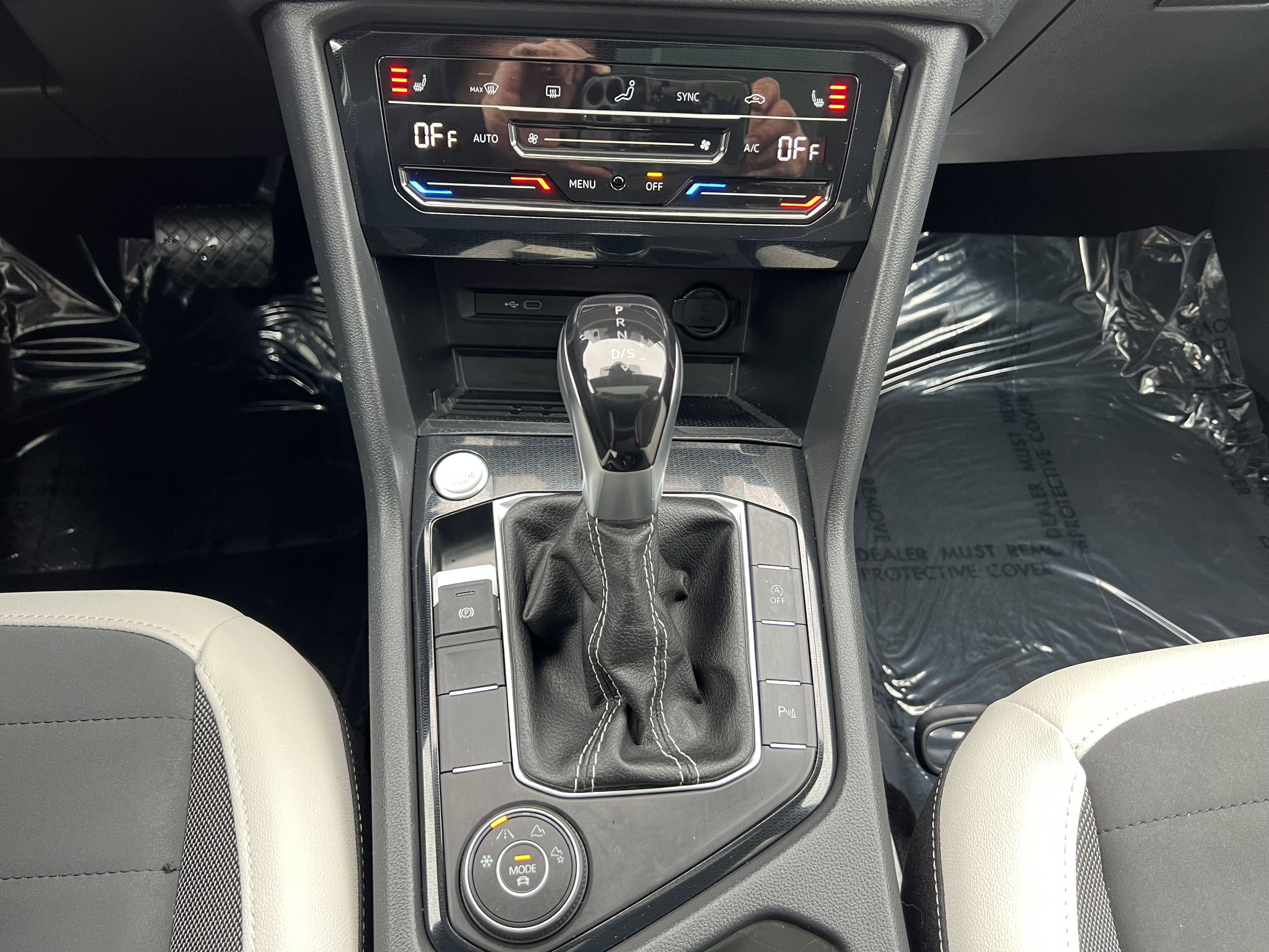 2025 Volkswagen Taos SE w/panoramic sunroof