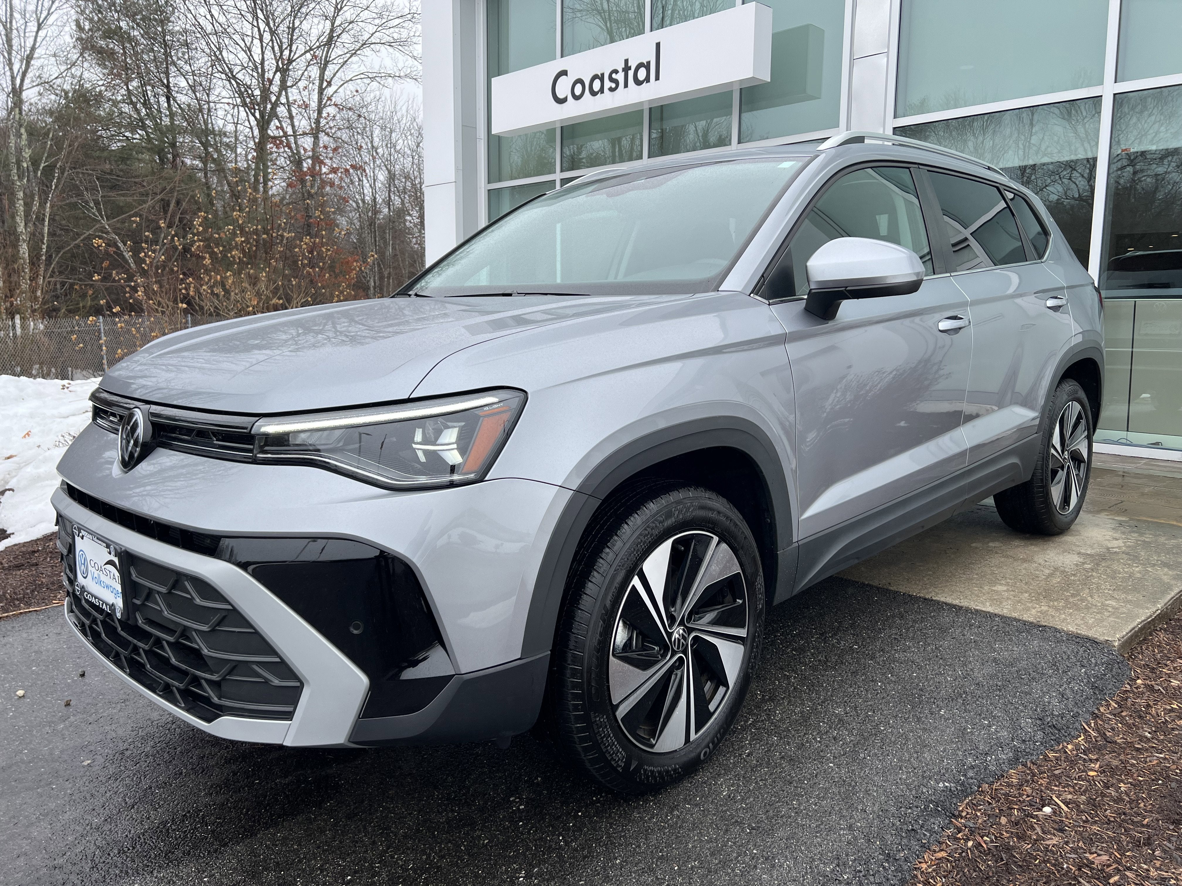2025 Volkswagen Taos SE w/panoramic sunroof