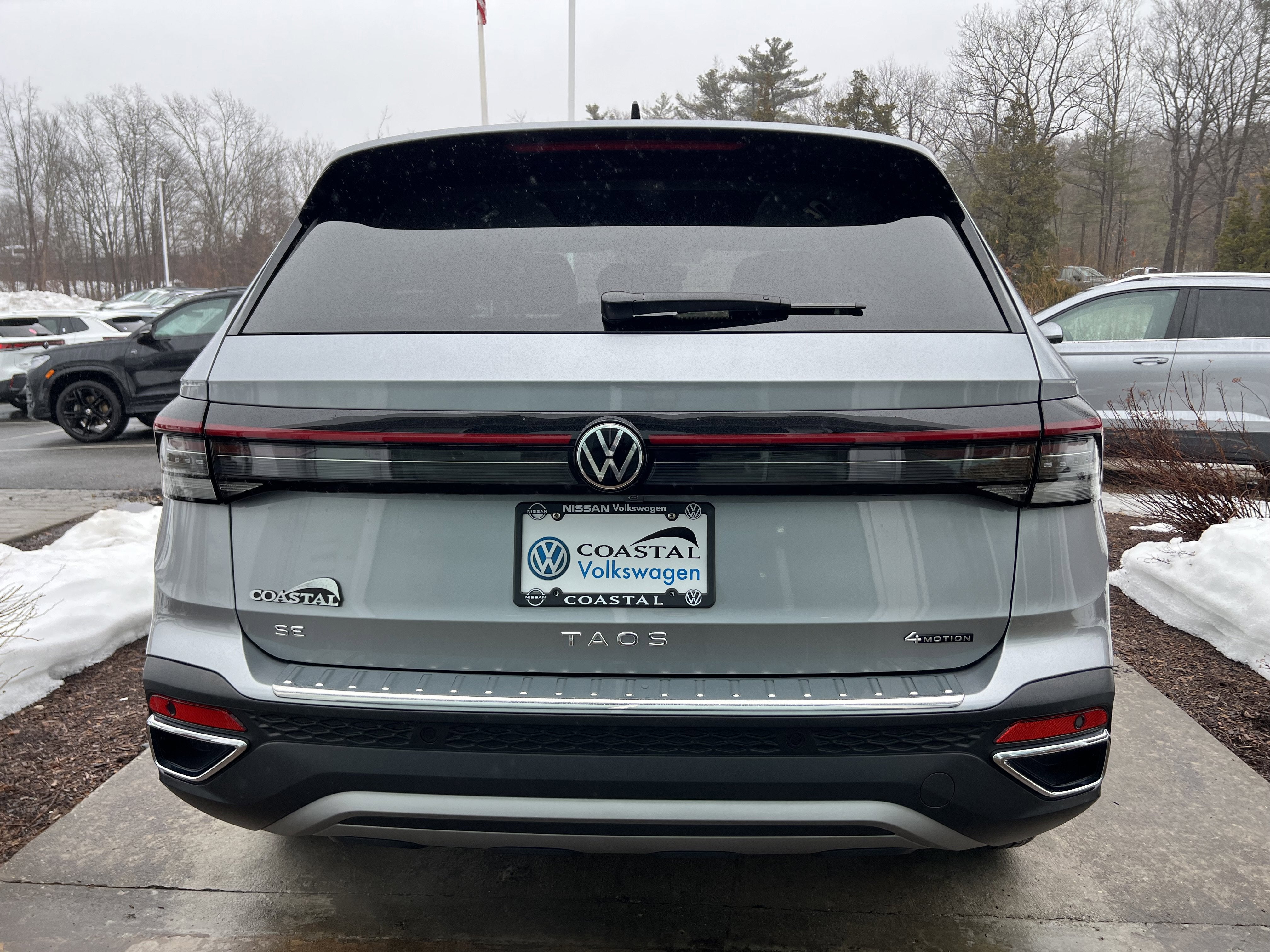 2025 Volkswagen Taos SE w/panoramic sunroof