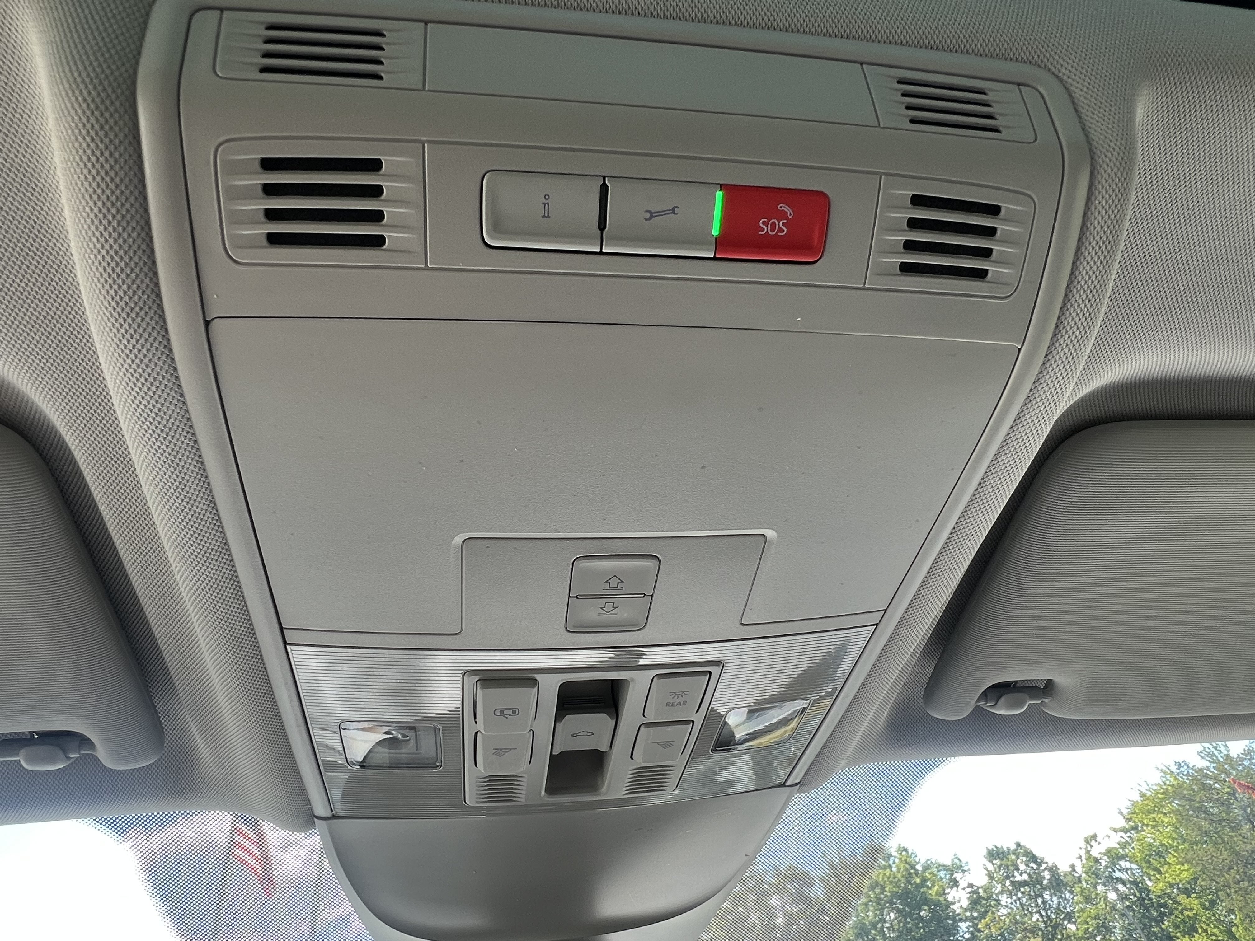 2023 Volkswagen Taos SE w/panoramic sunroof