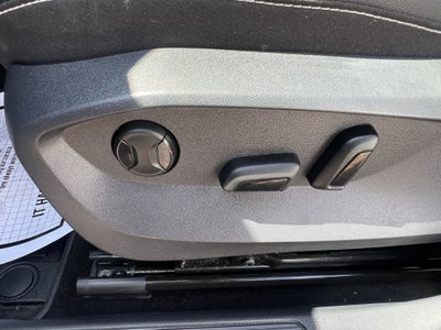 2023 Volkswagen Taos SE w/panoramic sunroof
