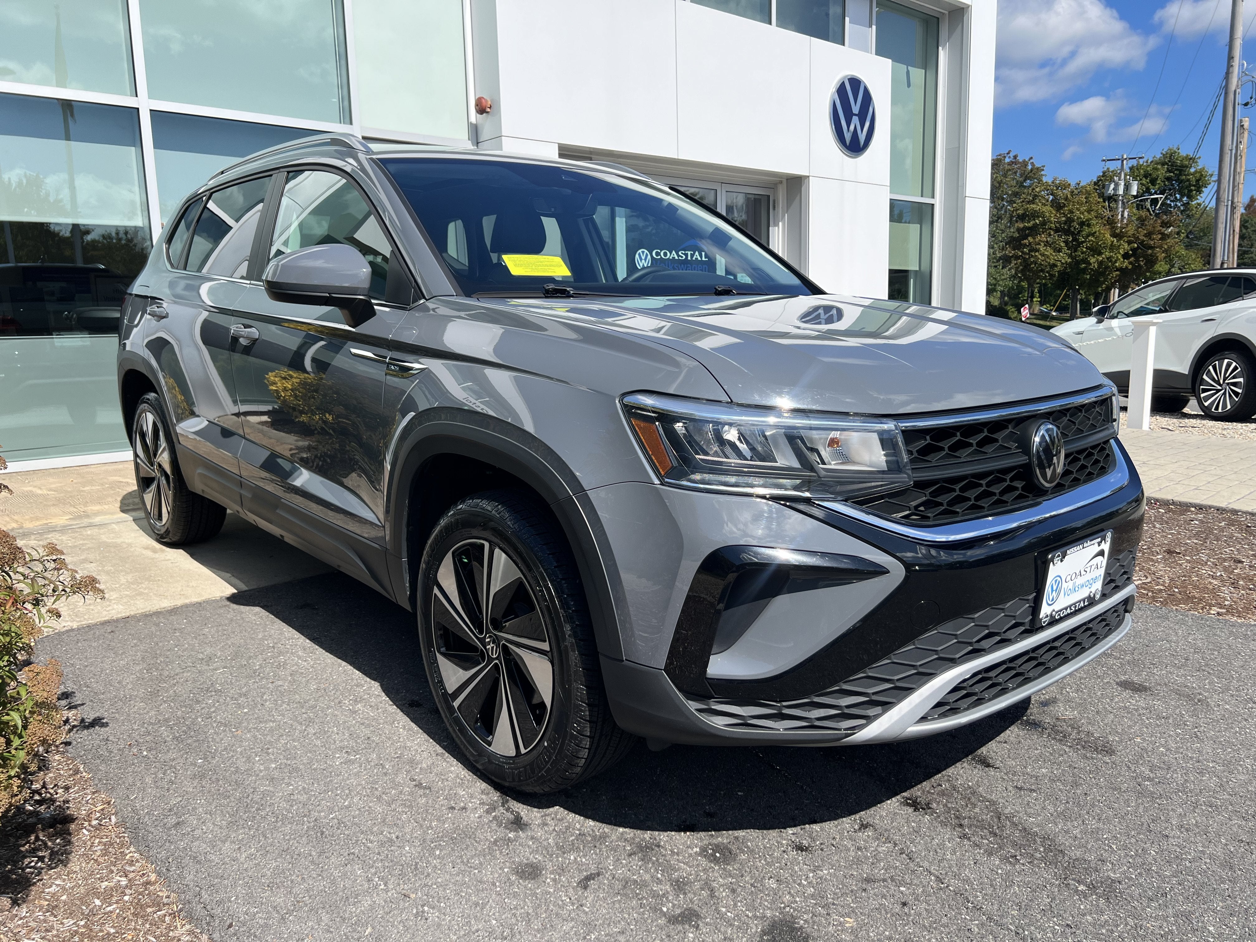 2023 Volkswagen Taos SE w/panoramic sunroof