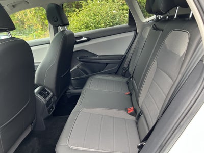2023 Volkswagen Taos SE w/panoramic sunroof