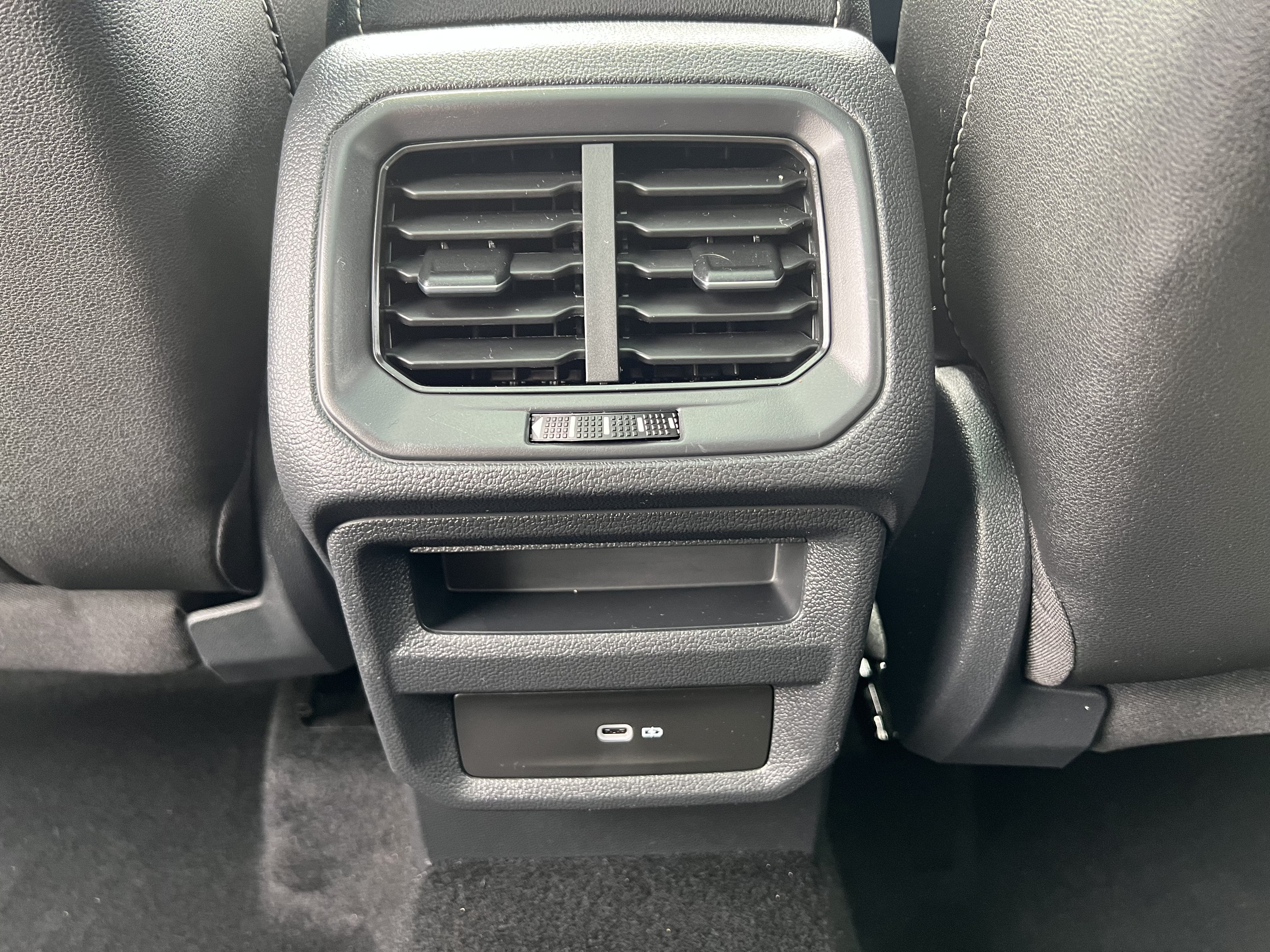 2023 Volkswagen Taos SE w/panoramic sunroof
