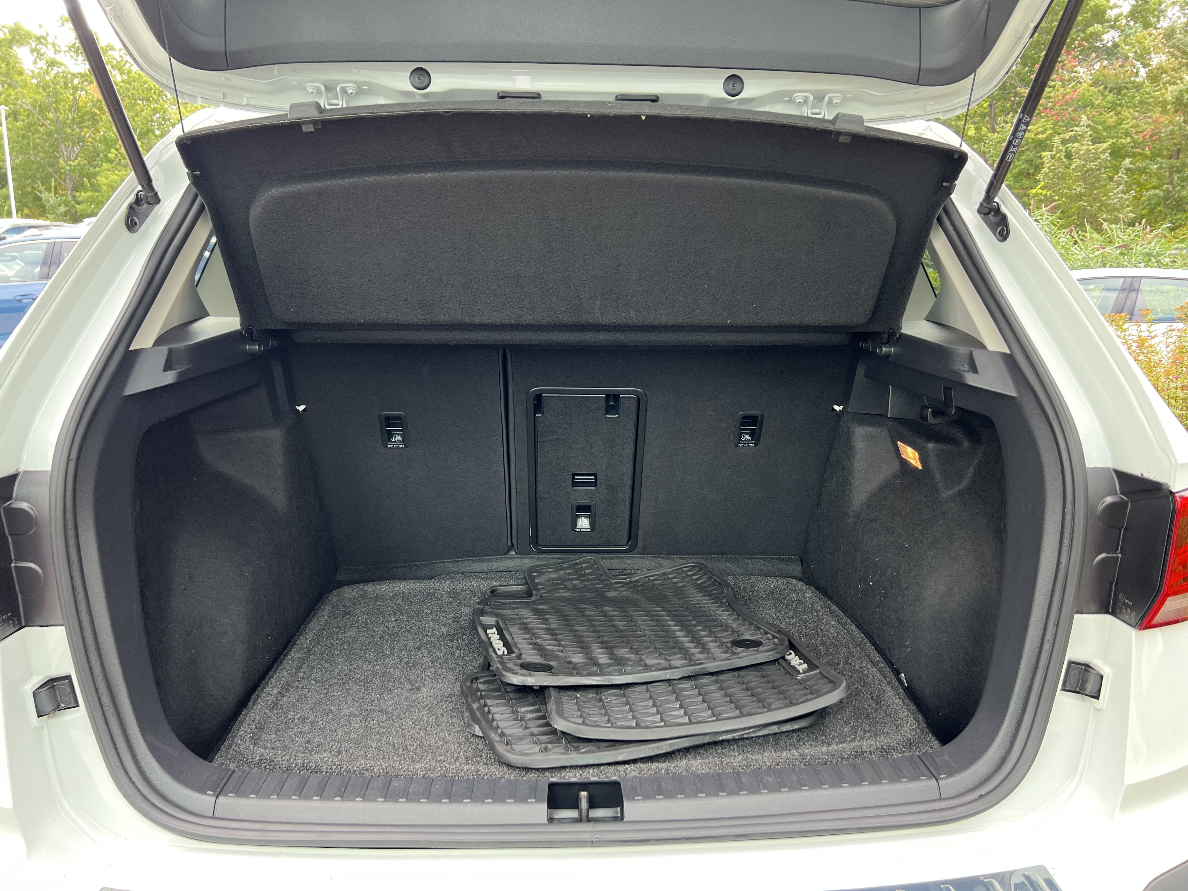 2023 Volkswagen Taos SE w/panoramic sunroof