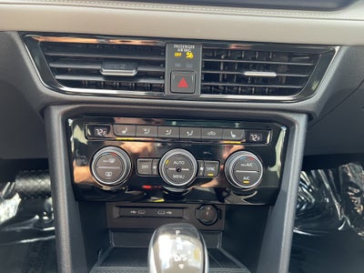 2024 Volkswagen Taos SE w/panoramic sunroof