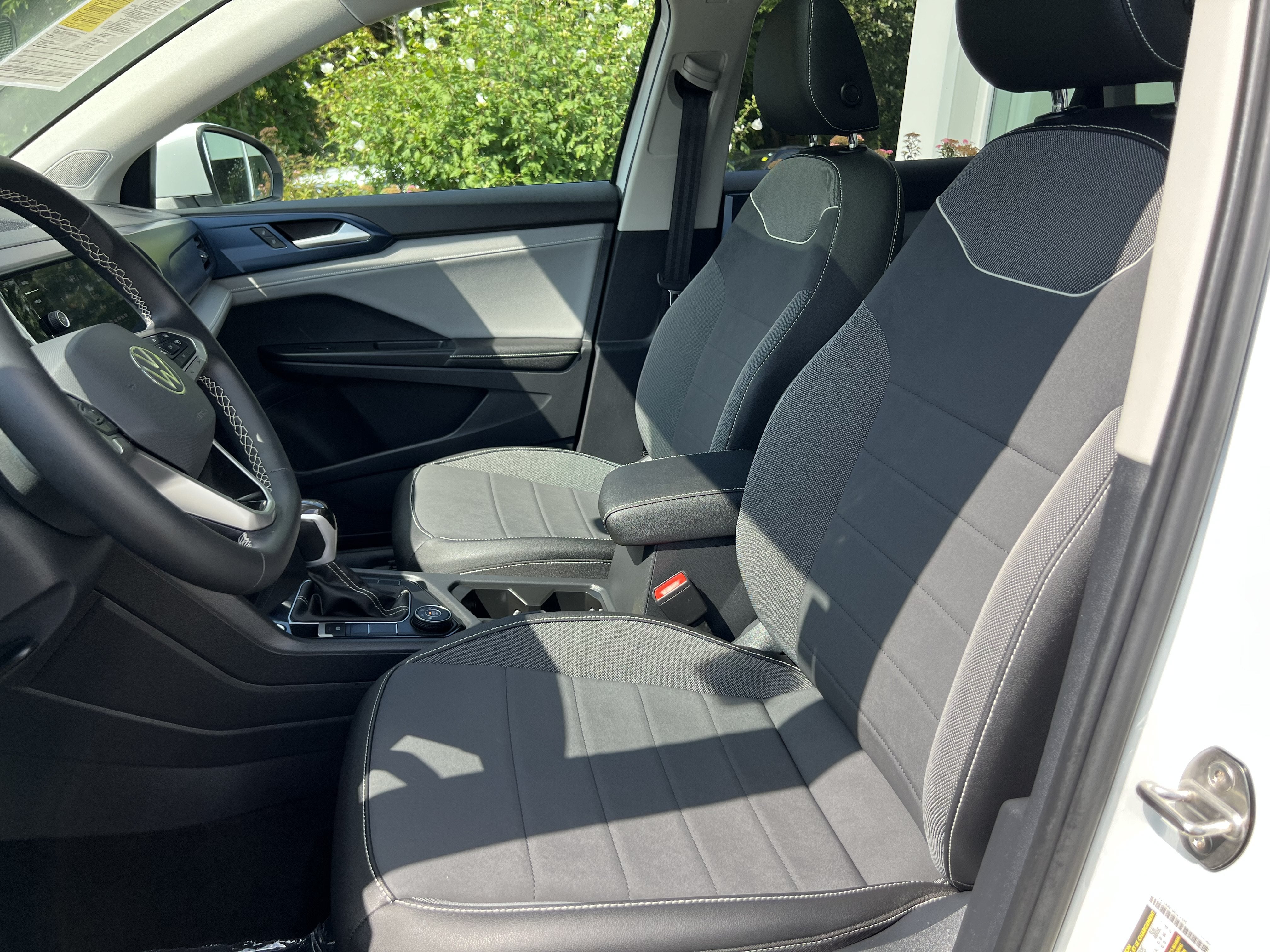 2024 Volkswagen Taos SE w/panoramic sunroof
