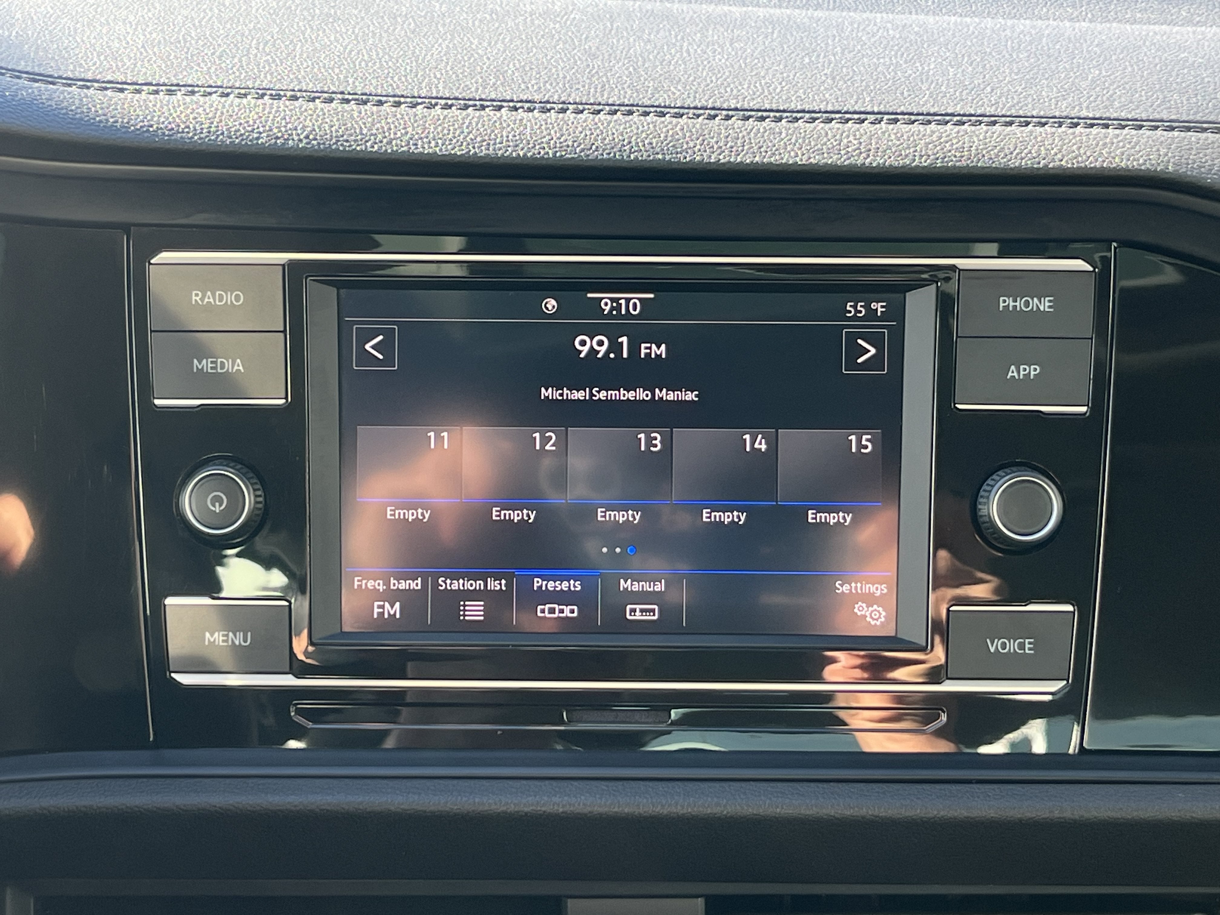 2023 Volkswagen Jetta SE w/sunroof