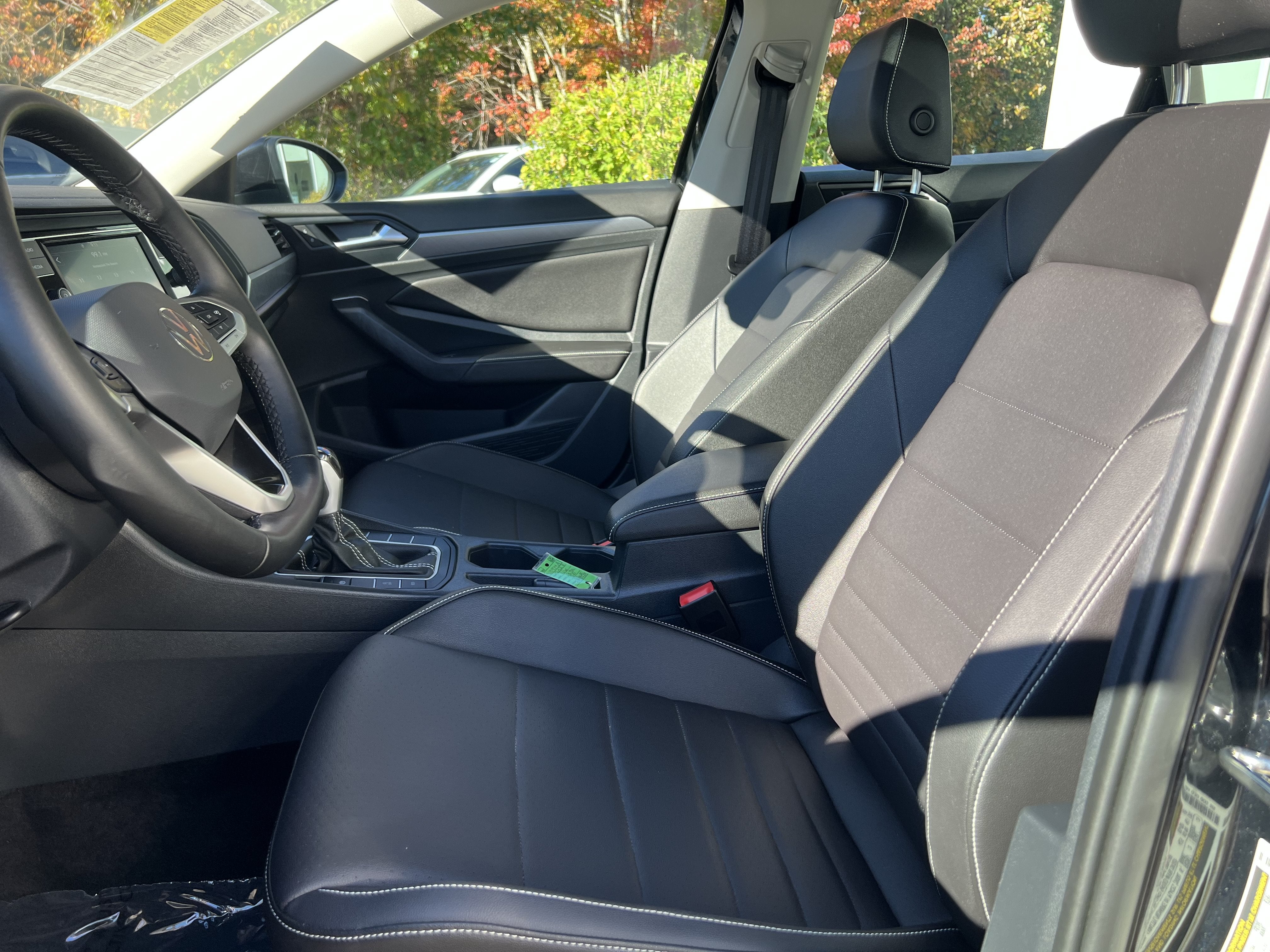 2023 Volkswagen Jetta SE w/sunroof