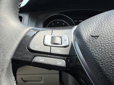 2017 Volkswagen Golf SportWagen Base