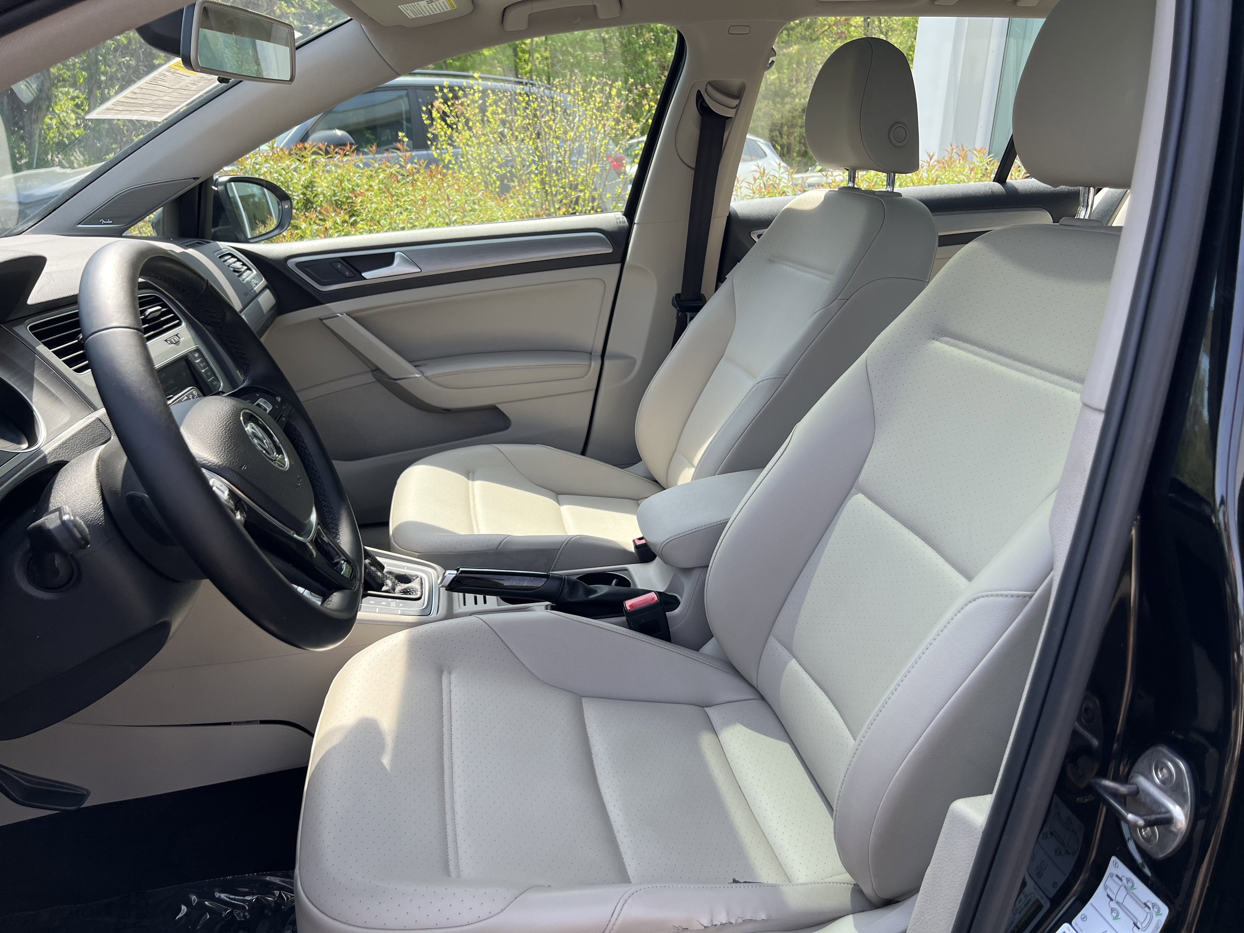 2017 Volkswagen Golf SportWagen Base