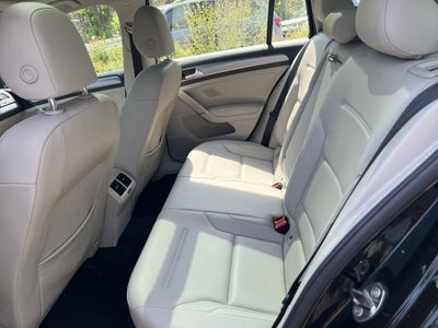 2017 Volkswagen Golf SportWagen Base