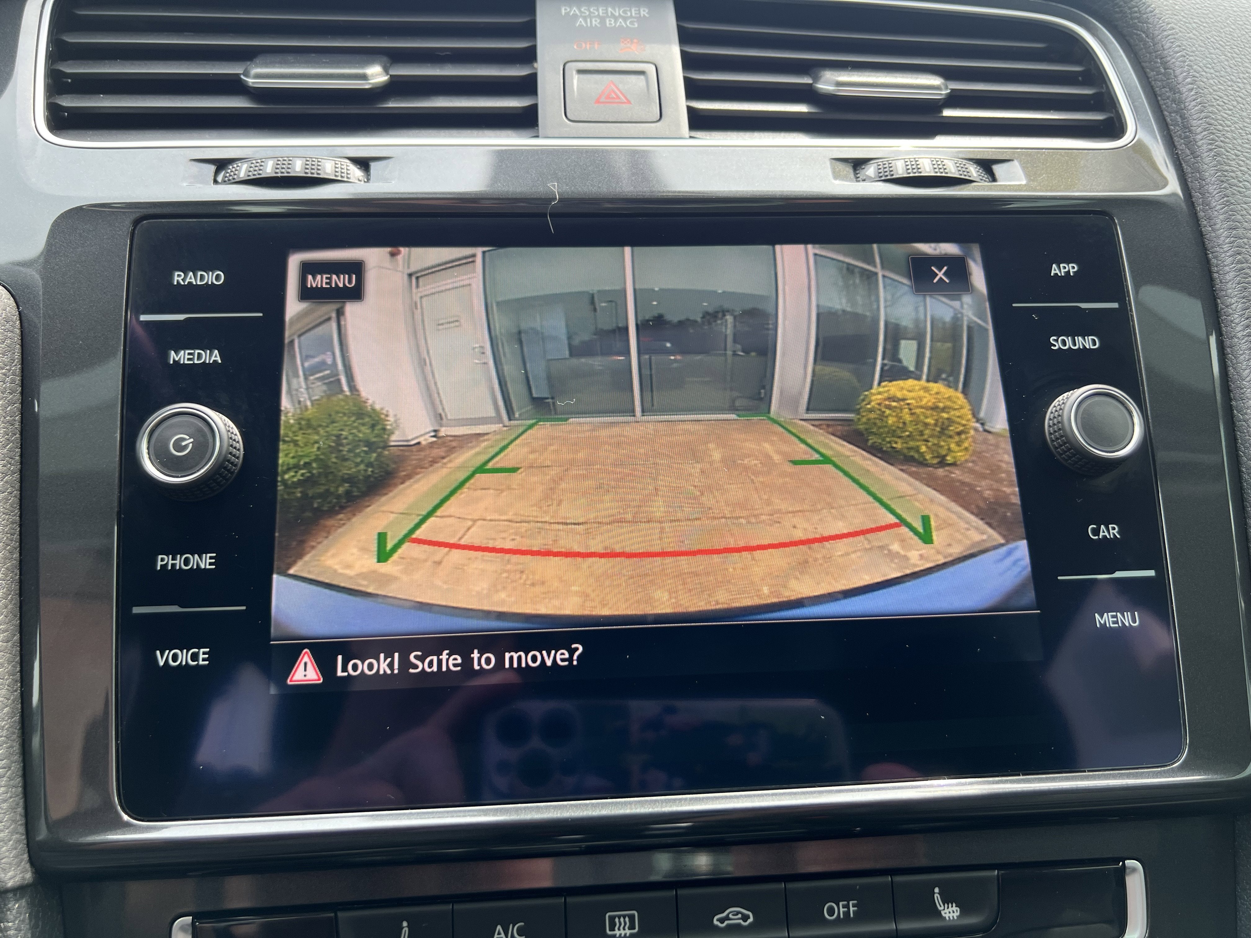 2019 Volkswagen Golf SE