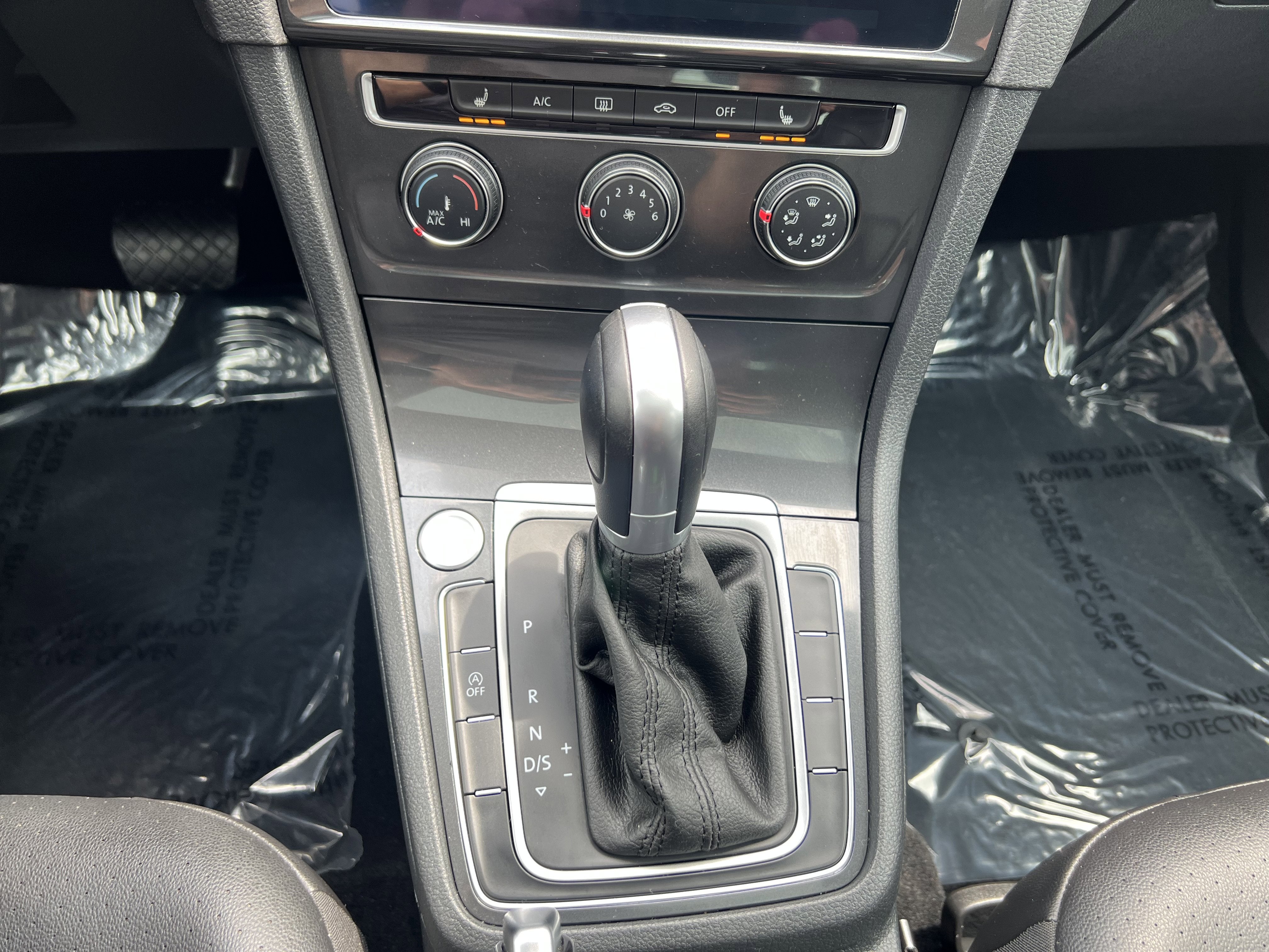 2019 Volkswagen Golf SE