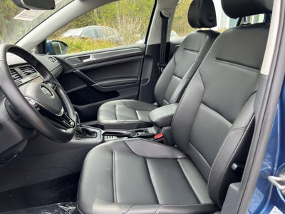 2019 Volkswagen Golf SE