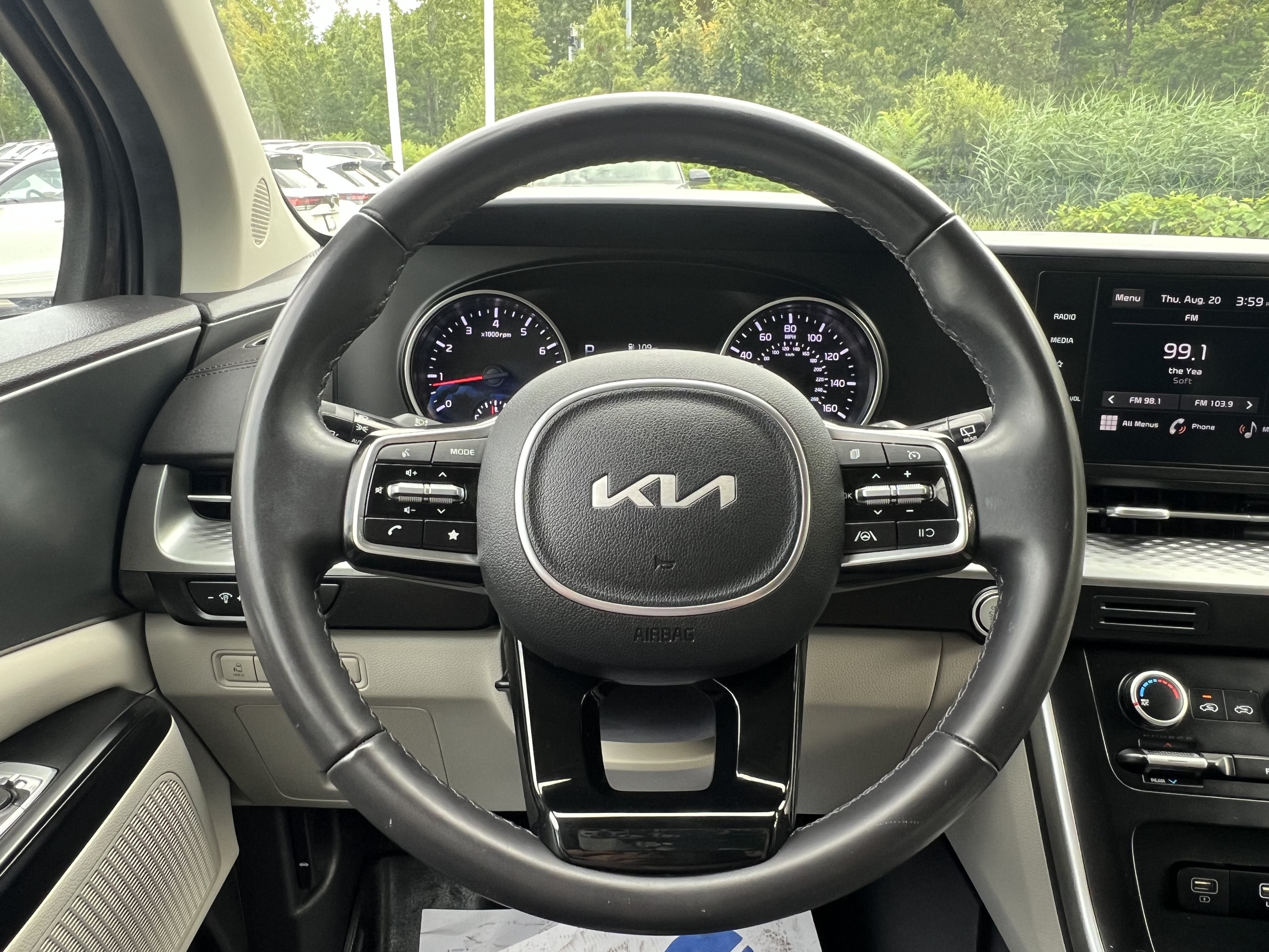 2024 Kia Carnival LX