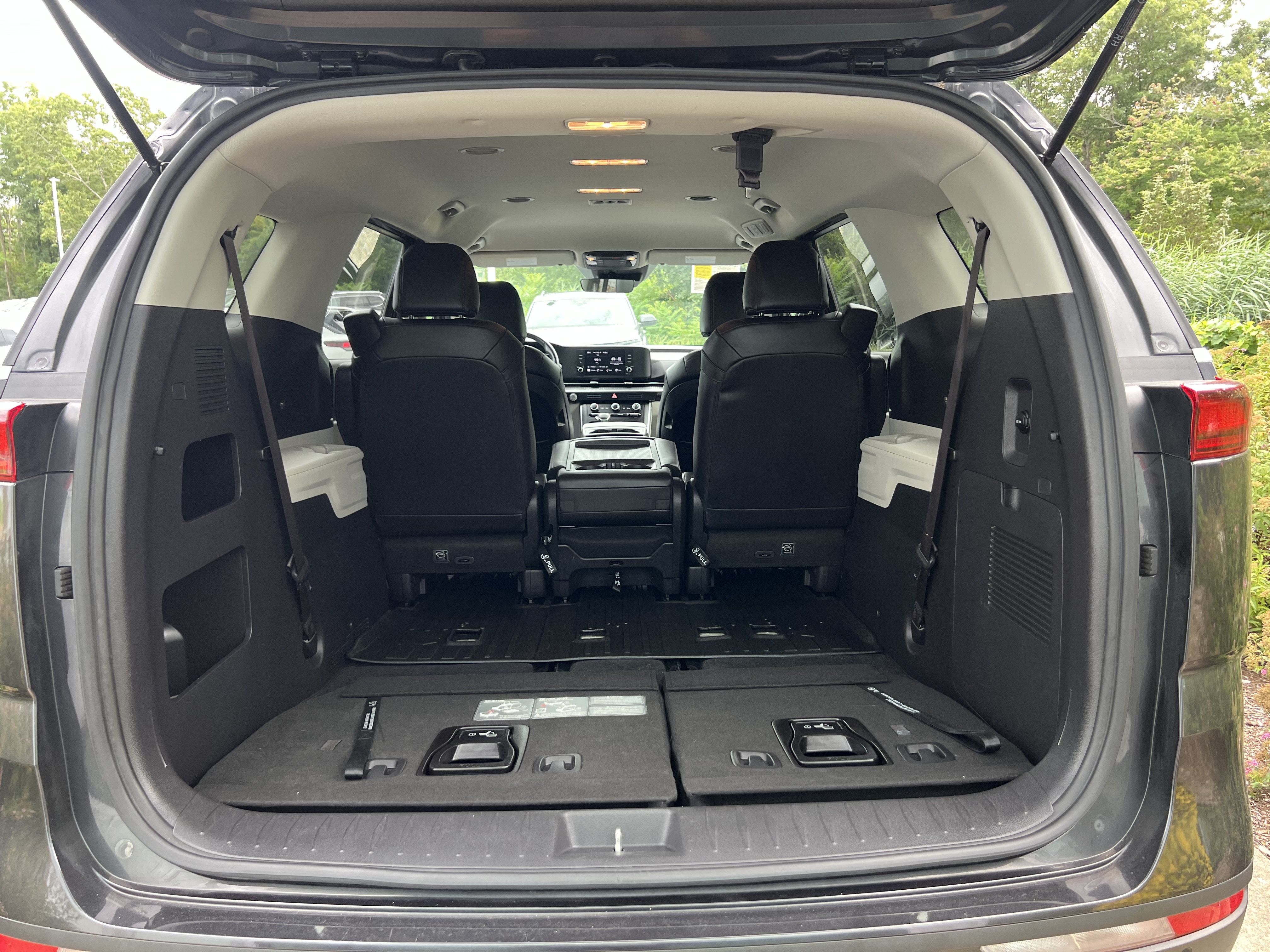 2024 Kia Carnival LX